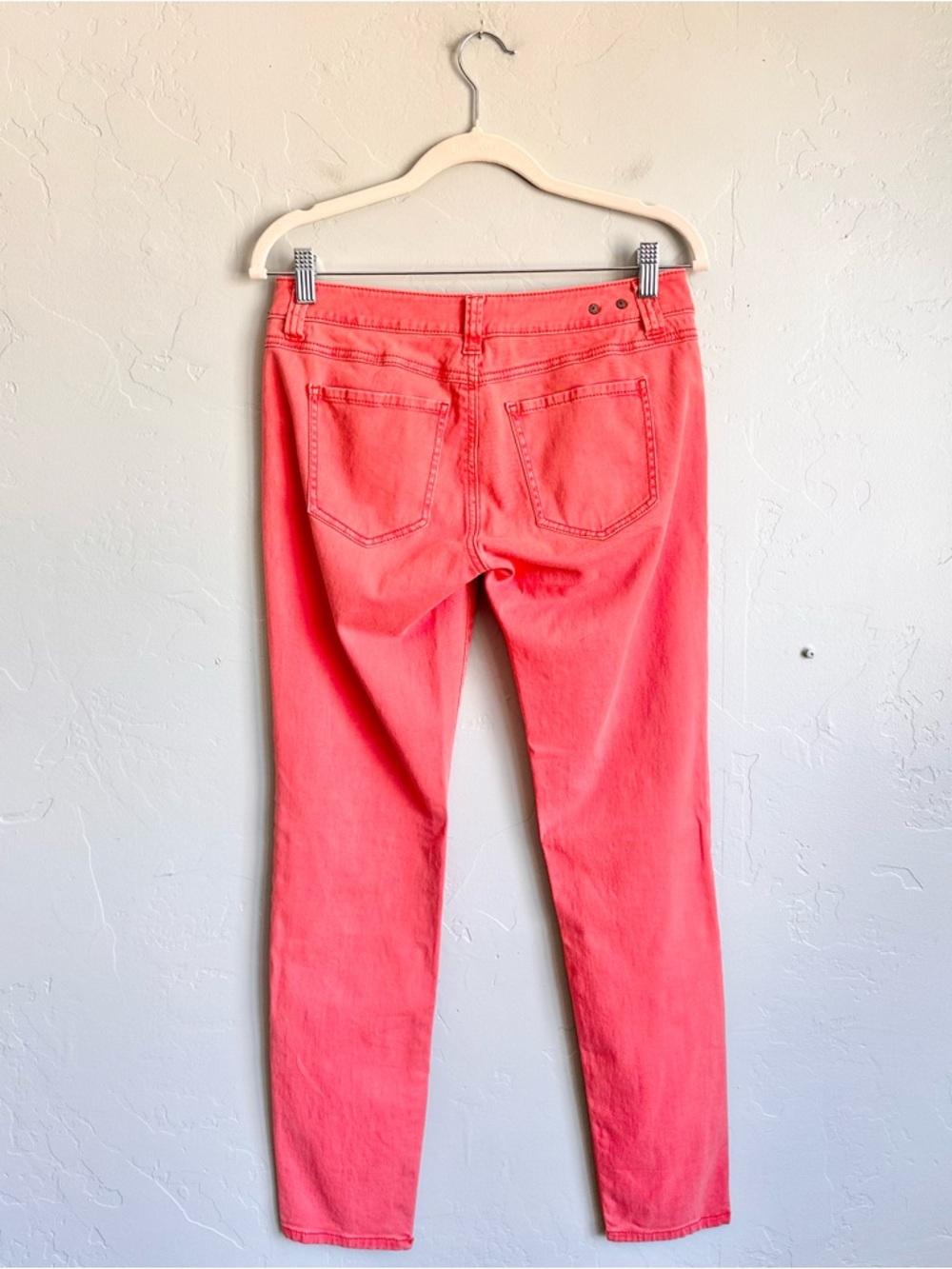 CAbi Women’s Coral Pink Summer Skinny Jeans Size 4 EUC - Picture 4 of 6
